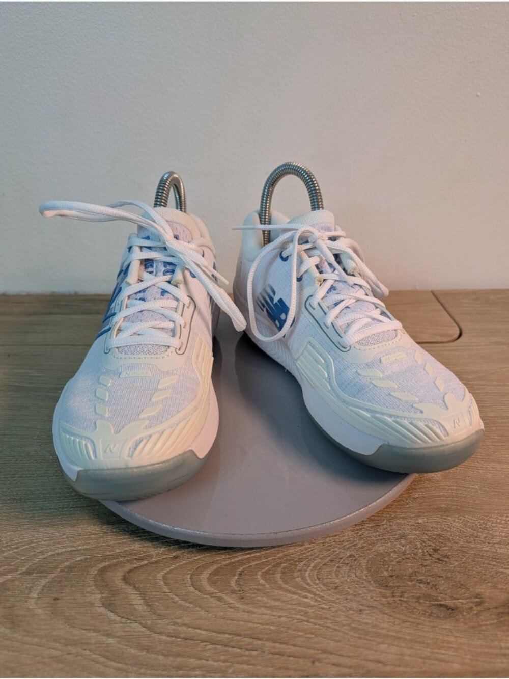 New Balance FuelCell 996v5 Shoes Womens Size 7 White Tennis Sneakers WCH996N5